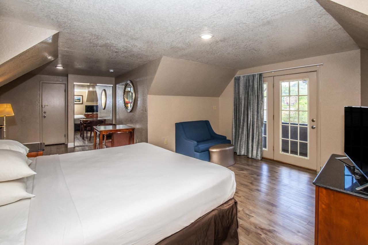Chalet Inn ガトリンバーグ エクステリア 写真