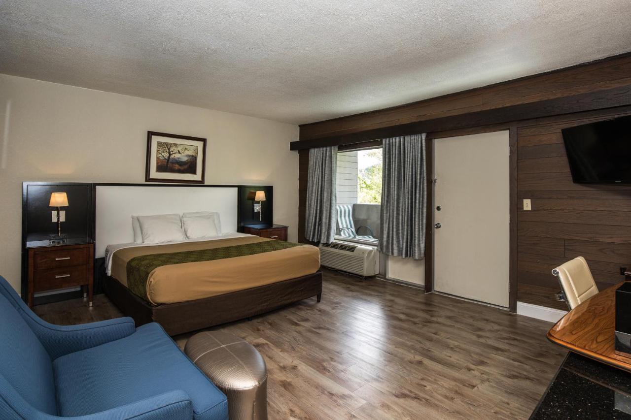 Chalet Inn ガトリンバーグ エクステリア 写真